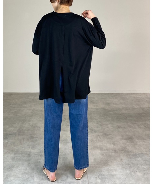 She's Closet（シーズクローゼット）の「バックスリット長袖ロングTシャツ（Tシャツ/カットソー・レディース・オフホワイト/ブラック・FREE）」の14枚目の写真