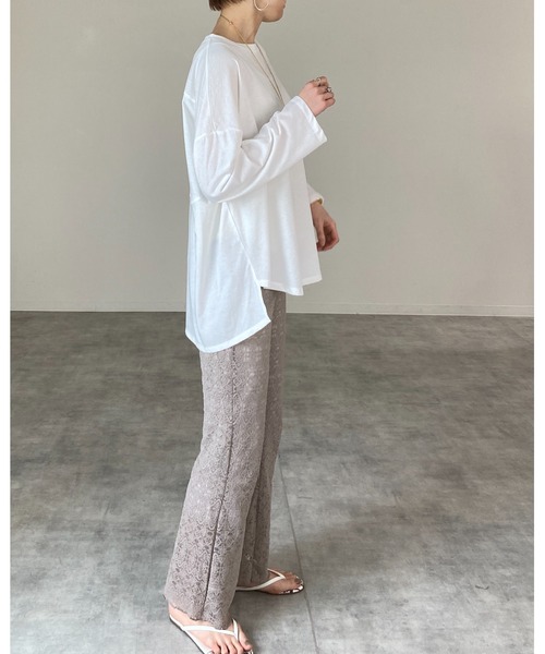 She's Closet（シーズクローゼット）の「バックスリット長袖ロングTシャツ（Tシャツ/カットソー・レディース・オフホワイト/ブラック・FREE）」の16枚目の写真