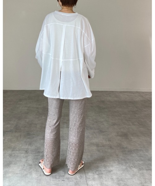 She's Closet（シーズクローゼット）の「バックスリット長袖ロングTシャツ（Tシャツ/カットソー・レディース・オフホワイト/ブラック・FREE）」の17枚目の写真