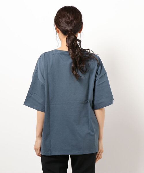 SPINNS（スピンズ）の「【ゆったりシルエット】古着風エンブレムデザイン 半袖Tシャツ（Tシャツ/カットソー・レディース・ブルー/グリーン/ベージュ/ボルドー・ONESIZE）」の21枚目の写真