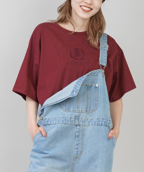 SPINNS（スピンズ）の「【ゆったりシルエット】古着風エンブレムデザイン 半袖Tシャツ（Tシャツ/カットソー・レディース・ブルー/グリーン/ベージュ/ボルドー・ONESIZE）」の4枚目の写真