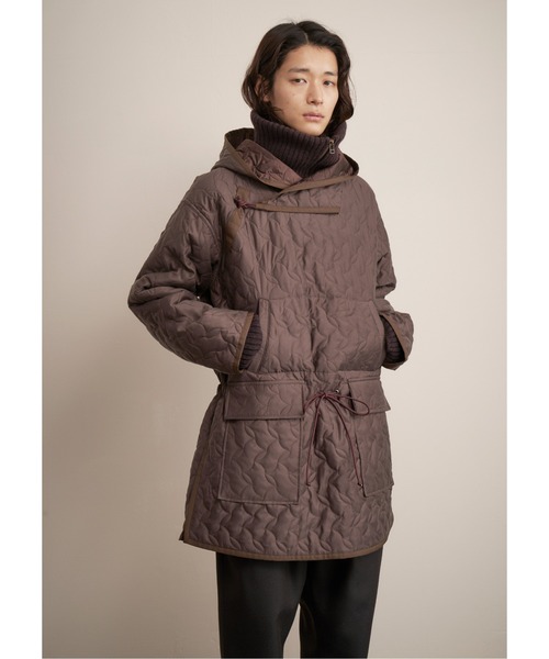 And A(アンドエー)の「TROVE トローブ / JARVI ANORAK ジャルビ キルティングアノラックパーカー フーディー / 65BLS03(その他アウター・メンズ・アッシュブラウン/グレー・1/2/3)」の2枚目の写真