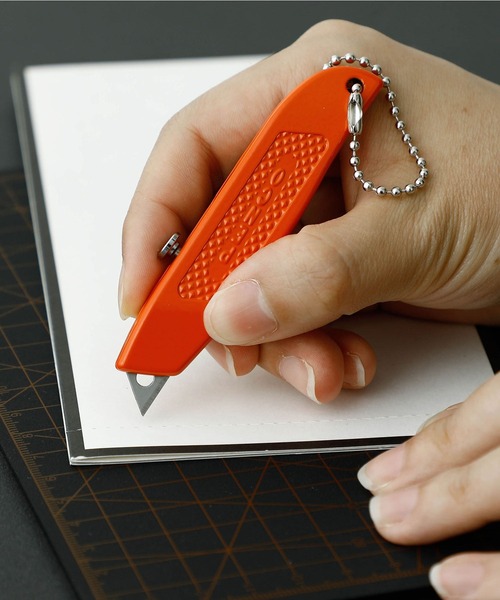 PENCO（ペンコ）の「Penco ペンコ ユーティリティナイフ（ステーショナリー・メンズ・ブラック/カーキ/オレンジ/アイボリー/シルバー・FREE）」の4枚目の写真