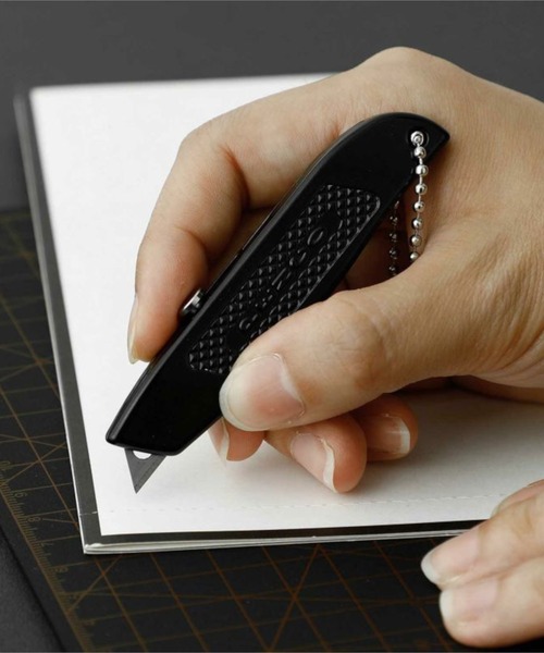 PENCO（ペンコ）の「Penco ペンコ ユーティリティナイフ（ステーショナリー・メンズ・ブラック/カーキ/オレンジ/アイボリー/シルバー・FREE）」の2枚目の写真