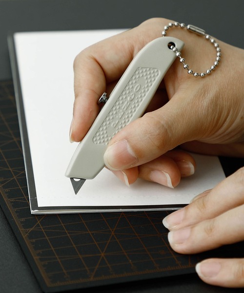 PENCO（ペンコ）の「Penco ペンコ ユーティリティナイフ（ステーショナリー・メンズ・ブラック/カーキ/オレンジ/アイボリー/シルバー・FREE）」の6枚目の写真