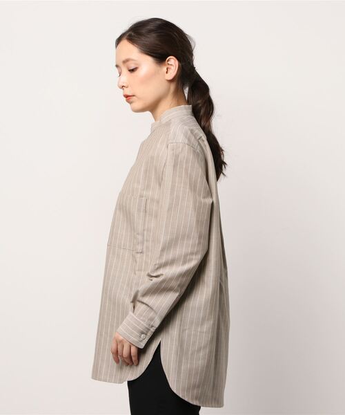 CristaSeya （クリスタセヤ）の「CRISTASEYA:ストライプシャツ（シャツ/ブラウス・レディース・ベージュ・ONE SIZE）」の2枚目の写真