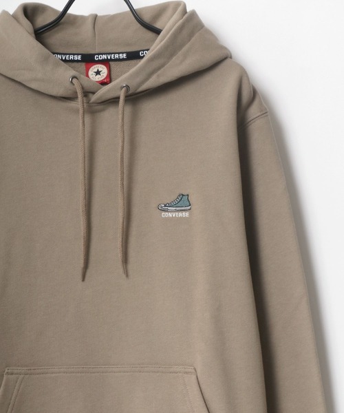 CONVERSE（コンバース）の「CONVERSE/コンバース ワンポイント シューズ ロゴ 刺繍 スウェット パーカー（パーカー・メンズ・オフホワイト/ブラック/ダークベージュ/ダークブラウン/ブルーグリーン/ベージュ系その他/ピンク系その他/グリーン系その他・M/L/LL）」の5枚目の写真