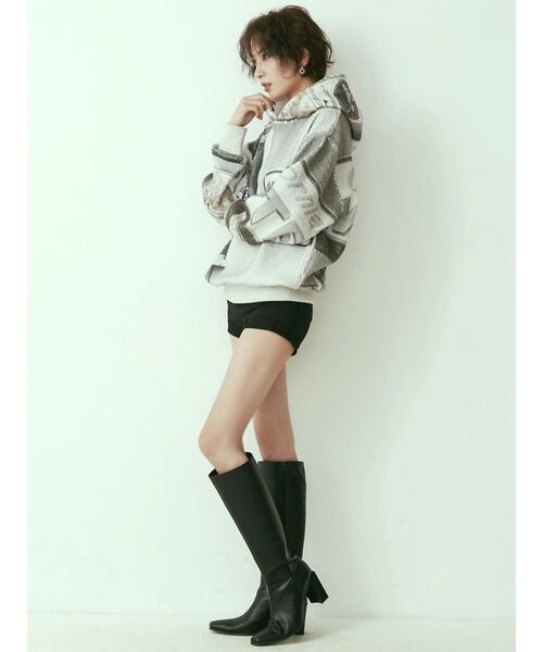 GYDA（ジェイダ）の「photo boa パーカー（パーカー・レディース・グレー/ベージュ・FREE）」の6枚目の写真