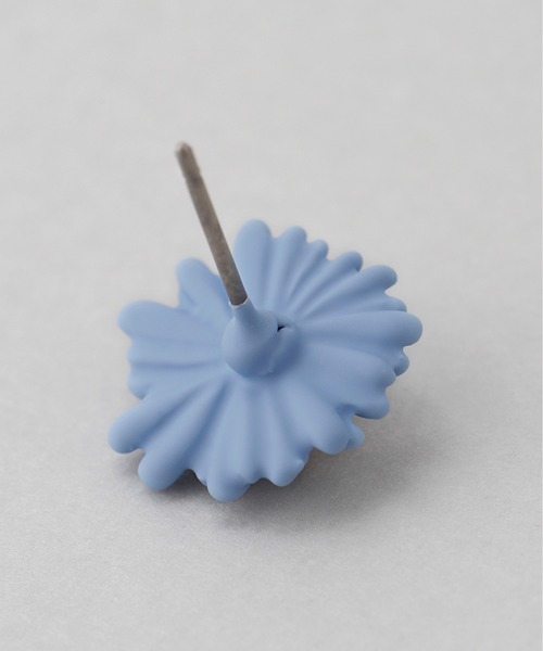 ANEMONE(アネモネ)の「マットカラーフラワーピアス(ピアス(両耳用)・レディース・ブラウン/ピンク/ホワイト/ブルー・FREE)」の9枚目の写真
