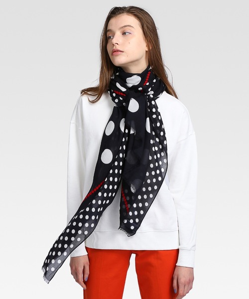 TOMMY HILFIGER（トミーヒルフィガー）の「ドットプリントロングスカーフ（ストール/ショール・レディース・ホワイト/ネイビー・FREE）」の3枚目の写真