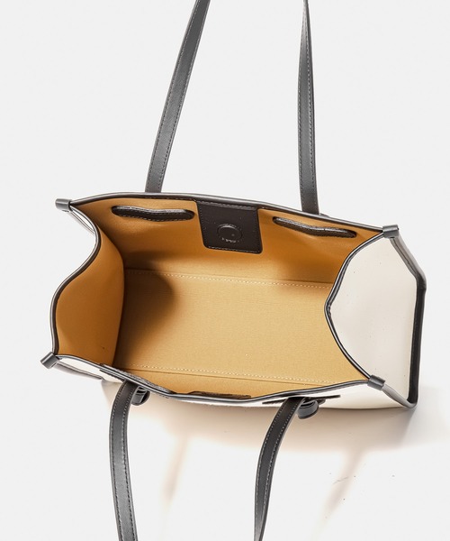 GIANNI CHIARINI(ジャンニ キアリーニ)の「GIANNI CHIARINI MARCELLA S ジャンニ キアリーニ マルチェッラ S ポーチ付き トートバッグ(トートバッグ・レディース・ブラック/ベージュ/レッド/オリーブ/カーキ/オレンジ/ブルー/ライトブラウン/クリーム/ベージュ系その他/ダークブルー/ダークベージュ/ブルー系その他/ベビーピンク/ベージュ系/イエロー/ベージュ系その他2・FREE)」の21枚目の写真