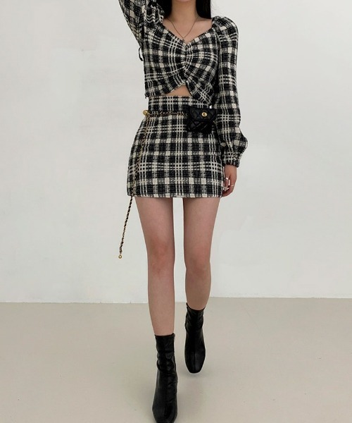 BEIDELLI（ベイデリー）の「[BELLIDE MADE] [ブラウス+スカート]ツインクルツイードセットアップ（セットアップ・レディース・ブラック・SMALL/MEDIUM）」の4枚目の写真