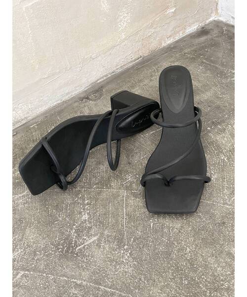 Ungrid（アングリッド）の「スクエアトゥヒールサンダル（サンダル・レディース・オフホワイト/ブラック/グリーン系その他・S/M/L）」の6枚目の写真