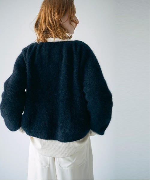 UNFIL(アンフィル)の「unfil アンフィル / stretch superkid mohair short cardigan ストレッチ スーパーキッドモヘア ショートカーディガン / WWFL-UW121(カーディガン/ボレロ・レディース・ブラウン/ネイビー/ベージュ・1)」の5枚目の写真