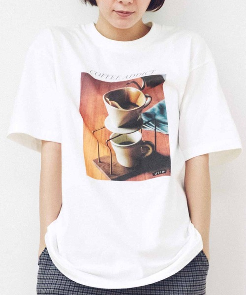 USEDo（ユーズド）の「喫茶店のフォトＴシャツ（Tシャツ/カットソー・レディース・ホワイト/ホワイト系その他/ホワイト×イエロー・3/2/1）」の2枚目の写真