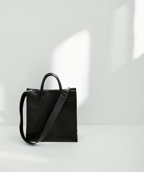 ADAM ET ROPE'(アダムエロペ)の「【A4対応】配色スクエアトート(ショルダーバッグ・レディース・ブラック/ベージュ・FREE)」の2枚目の写真