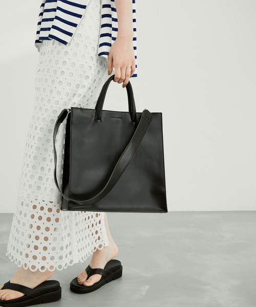 ADAM ET ROPE'(アダムエロペ)の「【A4対応】配色スクエアトート(ショルダーバッグ・レディース・ブラック/ベージュ・FREE)」の11枚目の写真