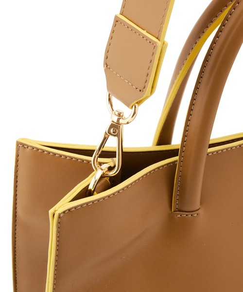 ADAM ET ROPE'(アダムエロペ)の「【A4対応】配色スクエアトート(ショルダーバッグ・レディース・ブラック/ベージュ・FREE)」の17枚目の写真