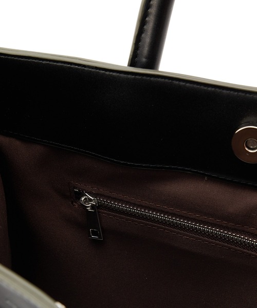 ADAM ET ROPE'(アダムエロペ)の「【A4対応】配色スクエアトート(ショルダーバッグ・レディース・ブラック/ベージュ・FREE)」の13枚目の写真