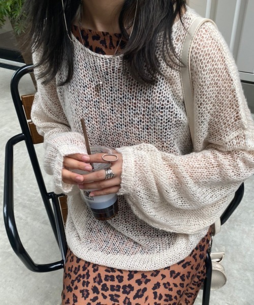nemne store（ネンネストア）の「【低身長用サイズあり】透けニットプルオーバー（ニット/セーター・レディース・ダークブラウン/ピンク/ブルー/アイボリー・SMALL/MEDIUM）」の2枚目の写真