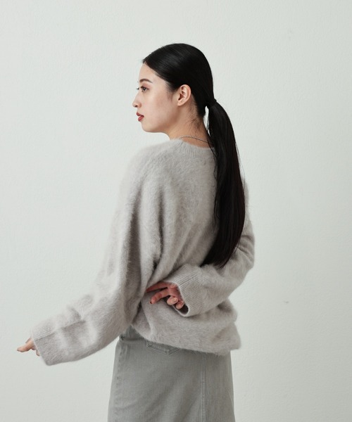 OUVRAGE CLASSE(ウヴラージュクラス)の「フォックスファークルーネックプルオーバー(ニット/セーター・レディース・アッシュグレー/ピンク/スミクロ・FREE)」の18枚目の写真