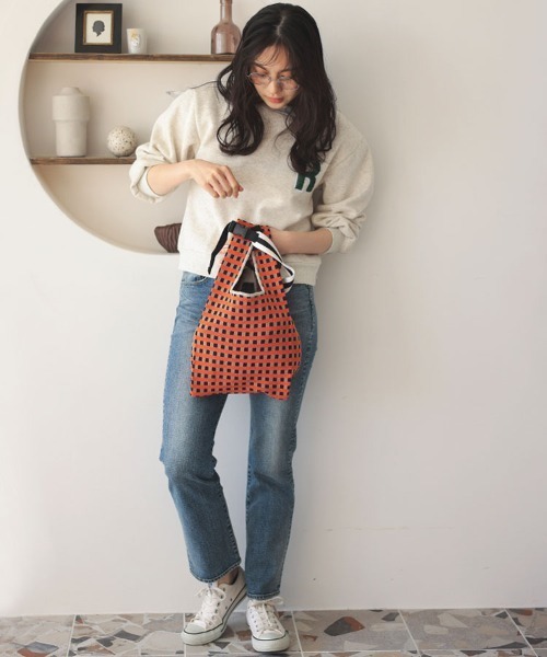 DONOBAN(ドノバン)の「ストラップ付きニットバッグ(ハンドバッグ・レディース・テラコッタ/アイボリー/ブラック/ブルー・F)」の12枚目の写真