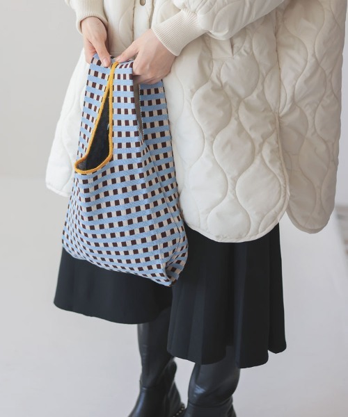 DONOBAN(ドノバン)の「ストラップ付きニットバッグ(ハンドバッグ・レディース・テラコッタ/アイボリー/ブラック/ブルー・F)」の15枚目の写真