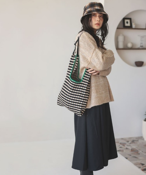 DONOBAN(ドノバン)の「ストラップ付きニットバッグ(ハンドバッグ・レディース・テラコッタ/アイボリー/ブラック/ブルー・F)」の9枚目の写真