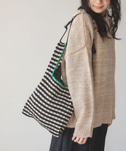 DONOBAN(ドノバン)の「ストラップ付きニットバッグ(ハンドバッグ・レディース・テラコッタ/アイボリー/ブラック/ブルー・F)」の10枚目の写真