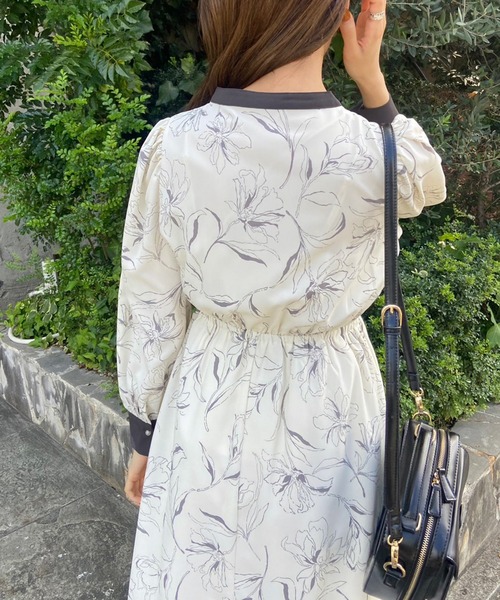 OLIVE des OLIVE（オリーブデオリーブ）の「【WEB限定】ピンタッククレリックワンピース（ワンピース・レディース・オフホワイト/サックスブルー/ライトブラウン・FREE）」の8枚目の写真