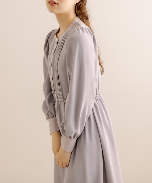 OLIVE des OLIVE（オリーブデオリーブ）の「【WEB限定】ピンタッククレリックワンピース（ワンピース・レディース・オフホワイト/サックスブルー/ライトブラウン・FREE）」の19枚目の写真