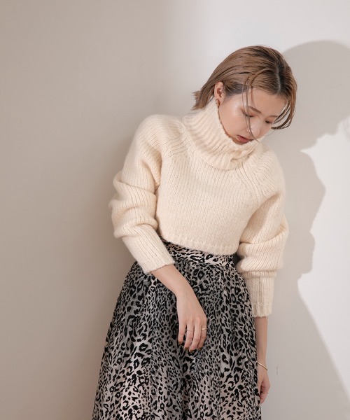 Eimee Law（エイミーロウ）の「バックレースアップショートニット（ニット/セーター・レディース・ライトベージュ/イエロー/ダークグレー/レッド/グリーン・38）」の11枚目の写真