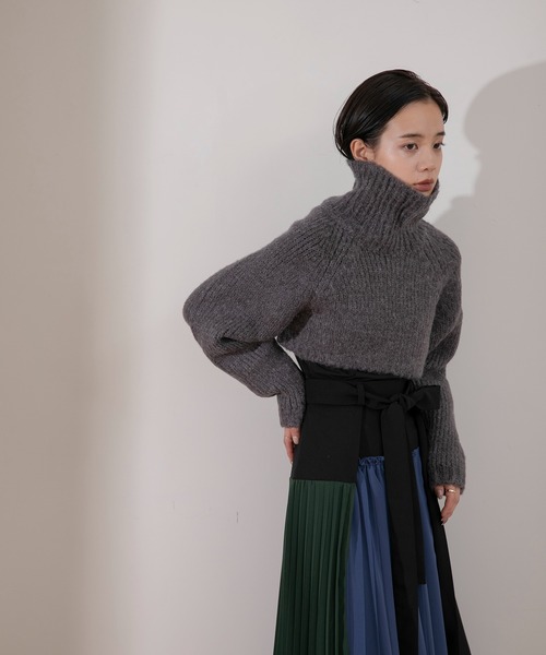 Eimee Law（エイミーロウ）の「バックレースアップショートニット（ニット/セーター・レディース・ライトベージュ/イエロー/ダークグレー/レッド/グリーン・38）」の9枚目の写真