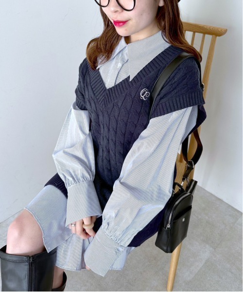 OLIVE des OLIVE（オリーブデオリーブ）の「刺繍入りケーブルベスト（ベスト・レディース・オフホワイト/ベージュ/ネイビー・FREE）」の3枚目の写真