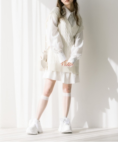 OLIVE des OLIVE（オリーブデオリーブ）の「刺繍入りケーブルベスト（ベスト・レディース・オフホワイト/ベージュ/ネイビー・FREE）」の7枚目の写真