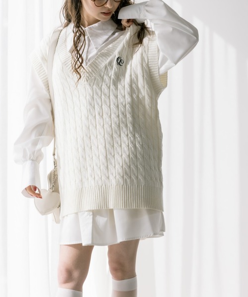 OLIVE des OLIVE（オリーブデオリーブ）の「刺繍入りケーブルベスト（ベスト・レディース・オフホワイト/ベージュ/ネイビー・FREE）」の20枚目の写真