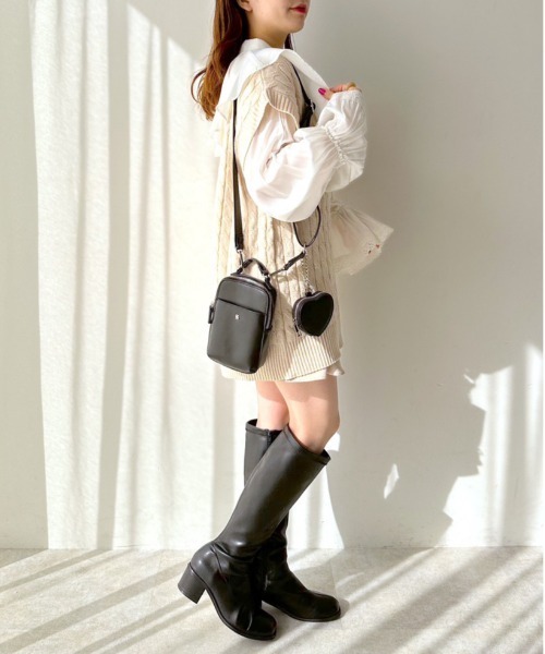 OLIVE des OLIVE（オリーブデオリーブ）の「刺繍入りケーブルベスト（ベスト・レディース・オフホワイト/ベージュ/ネイビー・FREE）」の4枚目の写真