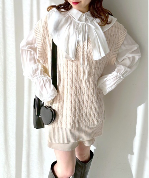 OLIVE des OLIVE（オリーブデオリーブ）の「刺繍入りケーブルベスト（ベスト・レディース・オフホワイト/ベージュ/ネイビー・FREE）」の12枚目の写真