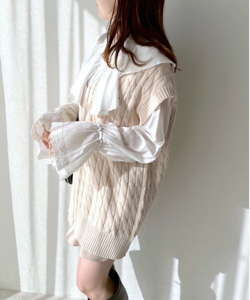 OLIVE des OLIVE（オリーブデオリーブ）の「刺繍入りケーブルベスト（ベスト・レディース・オフホワイト/ベージュ/ネイビー・FREE）」の16枚目の写真