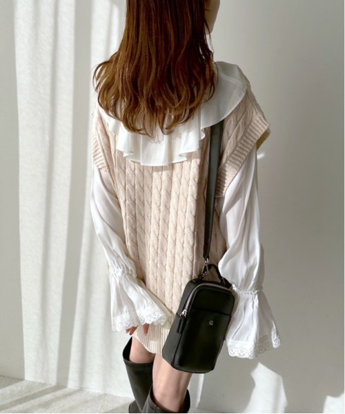 OLIVE des OLIVE（オリーブデオリーブ）の「刺繍入りケーブルベスト（ベスト・レディース・オフホワイト/ベージュ/ネイビー・FREE）」の21枚目の写真