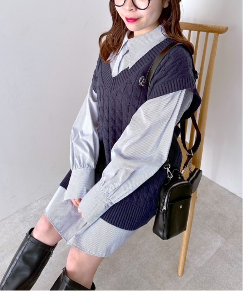 OLIVE des OLIVE（オリーブデオリーブ）の「刺繍入りケーブルベスト（ベスト・レディース・オフホワイト/ベージュ/ネイビー・FREE）」の9枚目の写真