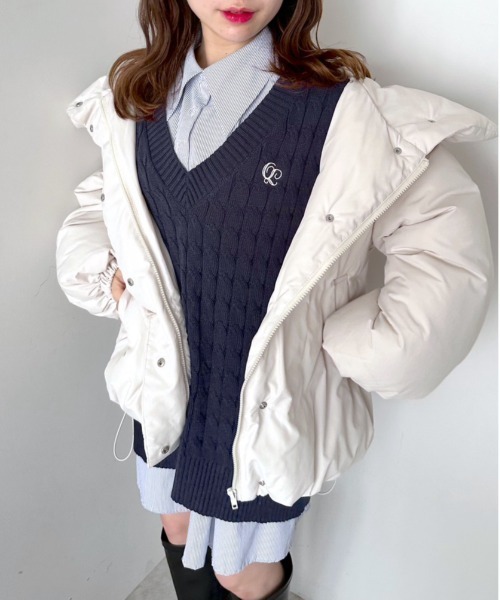 OLIVE des OLIVE（オリーブデオリーブ）の「刺繍入りケーブルベスト（ベスト・レディース・オフホワイト/ベージュ/ネイビー・FREE）」の18枚目の写真