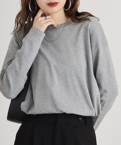 atONE（アットワン）の「atONE ラウンドヘム サイドスリット ロングTシャツ 長袖（Tシャツ/カットソー・レディース・ホワイト/ブラック/ピンクベージュ/チャコールグレー/杢グレー/グレイッシュベージュ/カーキ・F）」の4枚目の写真