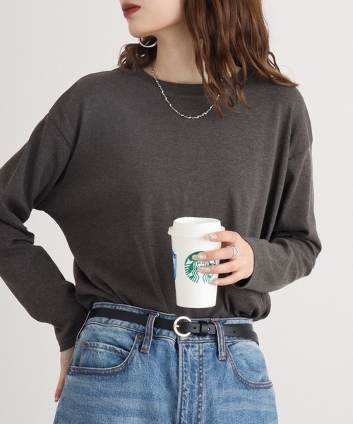 atONE（アットワン）の「atONE ラウンドヘム サイドスリット ロングTシャツ 長袖（Tシャツ/カットソー・レディース・ホワイト/ブラック/ピンクベージュ/チャコールグレー/杢グレー/グレイッシュベージュ/カーキ・F）」の3枚目の写真