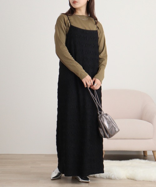atONE（アットワン）の「atONE ラウンドヘム サイドスリット ロングTシャツ 長袖（Tシャツ/カットソー・レディース・ホワイト/ブラック/ピンクベージュ/チャコールグレー/杢グレー/グレイッシュベージュ/カーキ・F）」の8枚目の写真