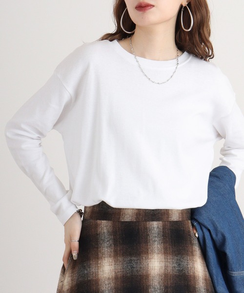 atONE（アットワン）の「atONE ラウンドヘム サイドスリット ロングTシャツ 長袖（Tシャツ/カットソー・レディース・ホワイト/ブラック/ピンクベージュ/チャコールグレー/杢グレー/グレイッシュベージュ/カーキ・F）」の11枚目の写真