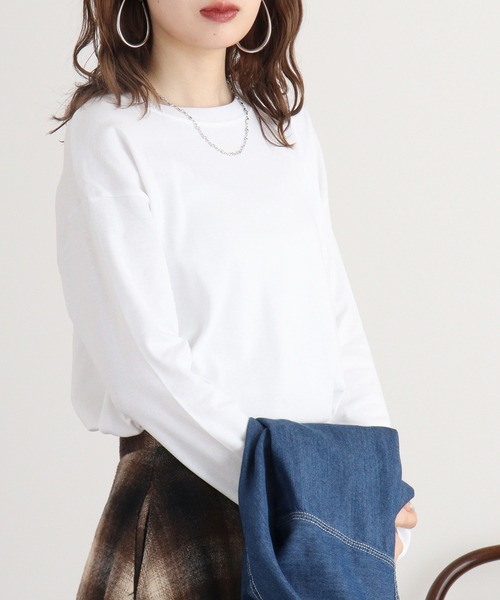 atONE（アットワン）の「atONE ラウンドヘム サイドスリット ロングTシャツ 長袖（Tシャツ/カットソー・レディース・ホワイト/ブラック/ピンクベージュ/チャコールグレー/杢グレー/グレイッシュベージュ/カーキ・F）」の12枚目の写真