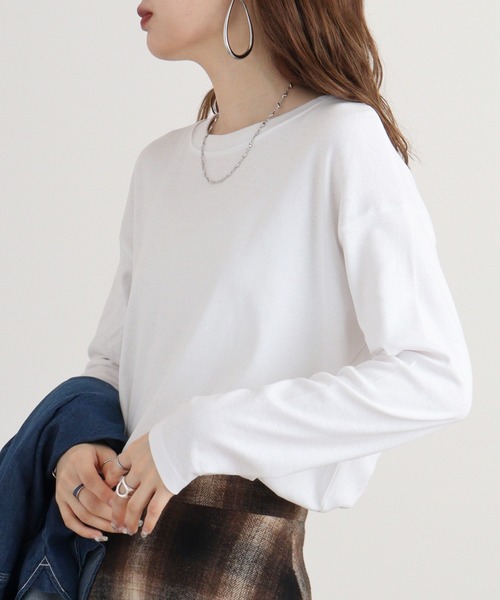 atONE（アットワン）の「atONE ラウンドヘム サイドスリット ロングTシャツ 長袖（Tシャツ/カットソー・レディース・ホワイト/ブラック/ピンクベージュ/チャコールグレー/杢グレー/グレイッシュベージュ/カーキ・F）」の13枚目の写真