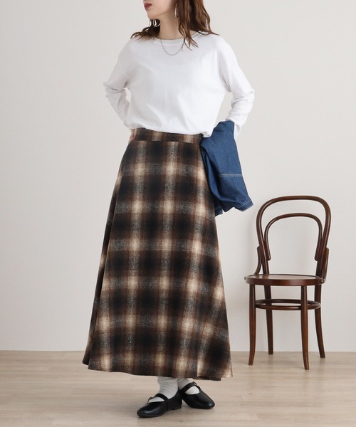 atONE（アットワン）の「atONE ラウンドヘム サイドスリット ロングTシャツ 長袖（Tシャツ/カットソー・レディース・ホワイト/ブラック/ピンクベージュ/チャコールグレー/杢グレー/グレイッシュベージュ/カーキ・F）」の14枚目の写真