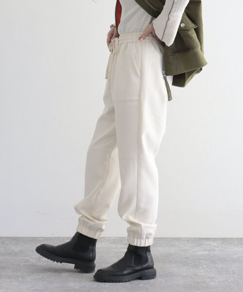 fredy emue（フレディエミュ）の「ダブルクロスジョガーパンツ（その他パンツ・レディース・オフホワイト/ブラック/ライトグレー・38）」の14枚目の写真